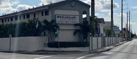 A building with a sign for Hialeah Airport Motel.