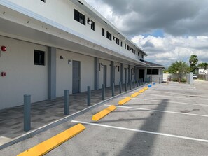 Free self-parking - Hialeah Airport Motel (Hialeah)