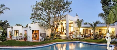 Außenpool, Liegestühle