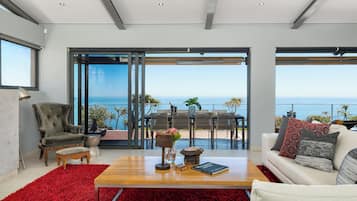 Luxury-Haus, 5 Schlafzimmer (Hely Horizon) | Wohnbereich | Flachbildfernseher, Kamin, DVD-Player