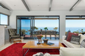 Luxury-Haus, 5 Schlafzimmer (Hely Horizon) | Wohnbereich | Flachbildfernseher, Kamin, DVD-Player