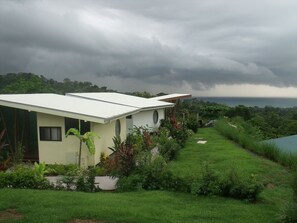 Property grounds - Eden Tica Lodge (Bahía Ballena)
