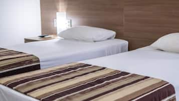 Minibar, escritorio, cortinas opacas y wifi gratis