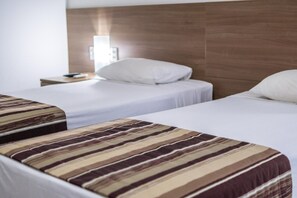 Minibar, desk, blackout drapes, free WiFi - Cambuci Hotel (Camaçari)