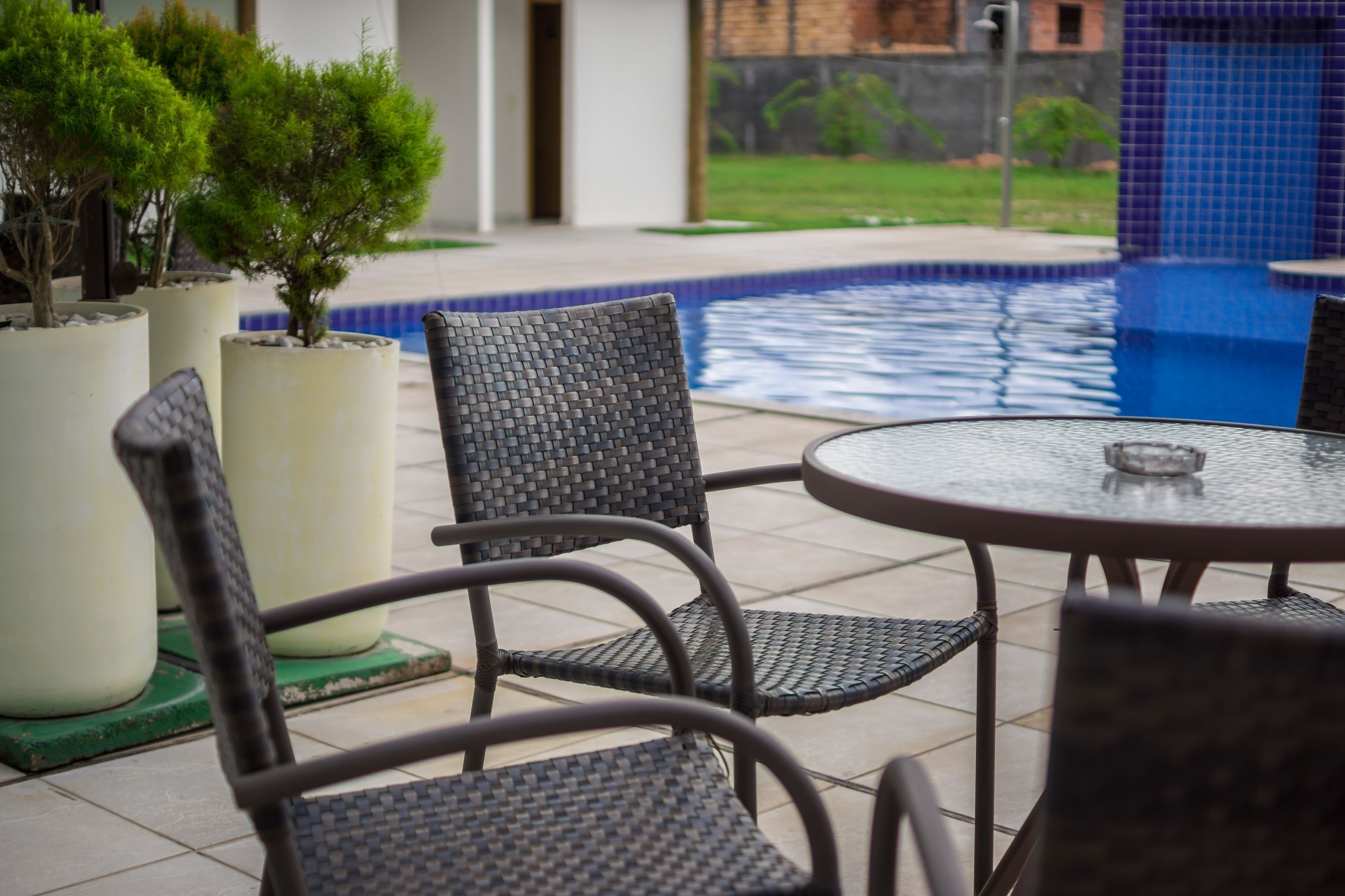 breakfast, lunch and dinner served