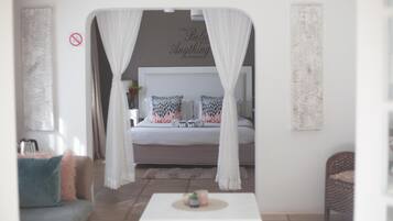 Caja de seguridad en la habitación y decoración personalizada