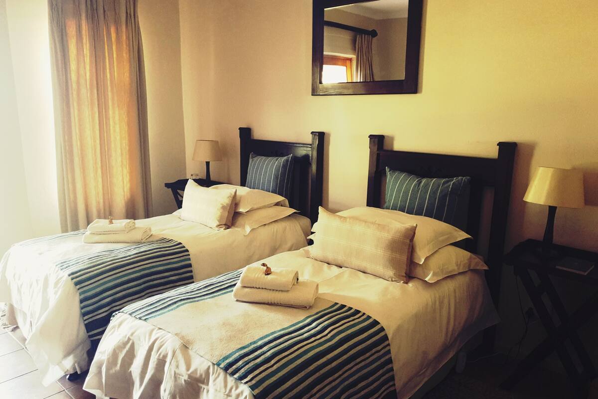 Minibar, free WiFi, bed sheets