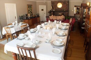 Daily English breakfast (ZAR 150.00 per person)