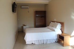 Dubbelrum | Minibar, skrivbord, arbetsyta för laptop och gratis wi-fi