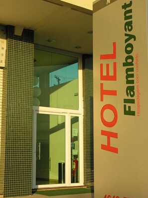 Exterior detail - Hotel Flamboyant (Itaquaquecetuba)
