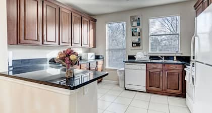 Villa Laverne 3 Bed Room Suite Furnished Condos