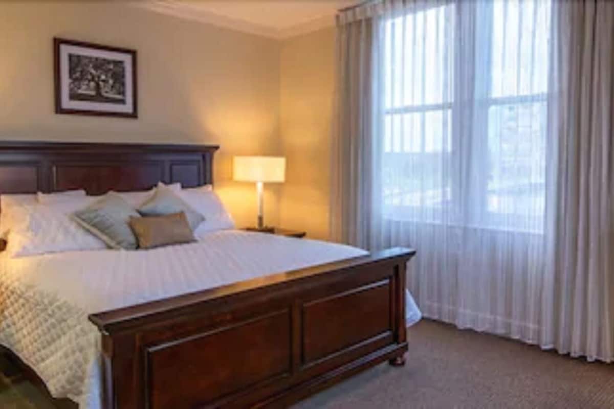 premium bedding, desk, soundproofing, free wifi