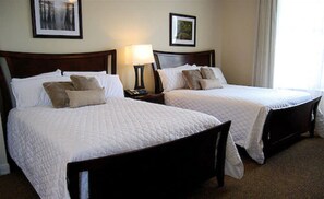 Habitación Confort, 2 camas Queen size | Ropa de cama de alta calidad, escritorio, insonorización y wifi gratis