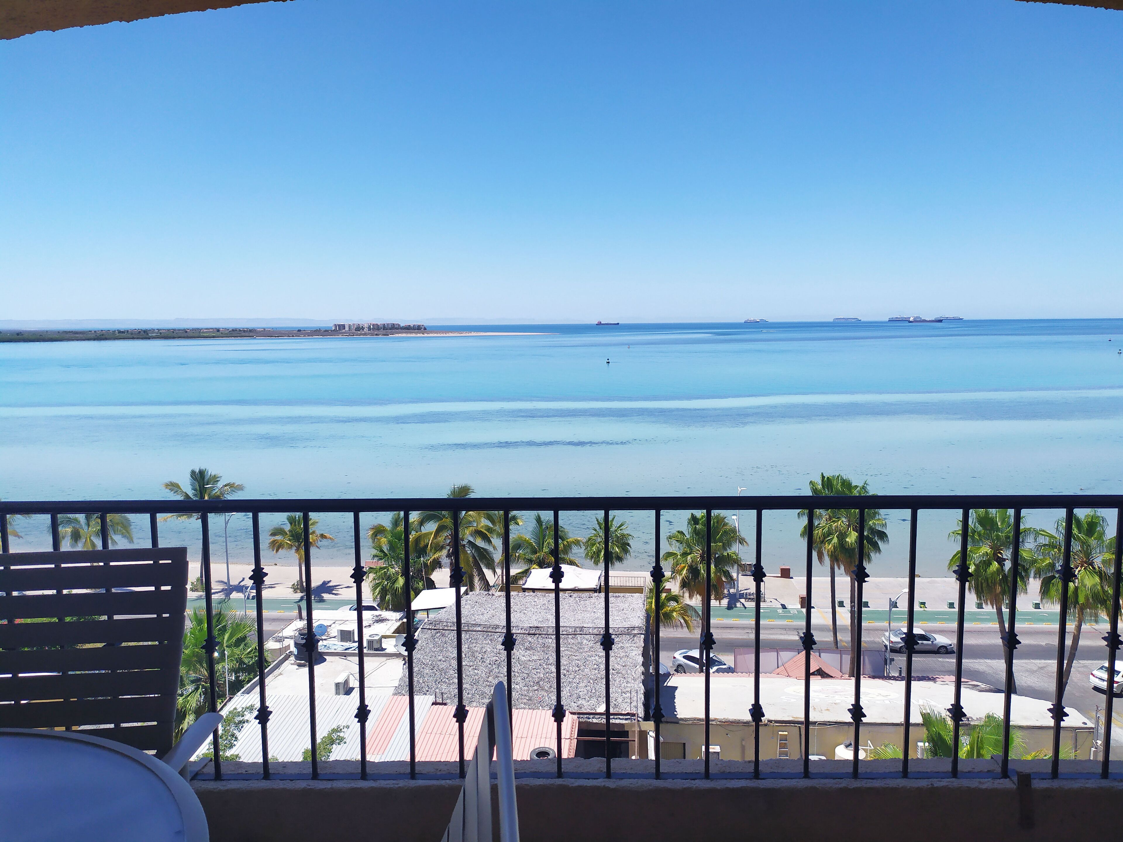Two-Bedroom Apartment with Ocean View-2nd Floor | Terrasse/gårdhave