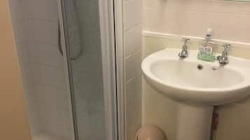 Twin Room, Ensuite, Ground Floor (Large) | Bathroom | Shower, towels