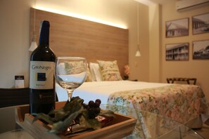 Executive Room | Minibar, in-room safe, desk, free WiFi - Hotel Santorini Loft (Montería)
