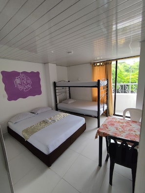Rollaway beds, free WiFi, bed sheets - Hotel Lord Star Cali (Cali)