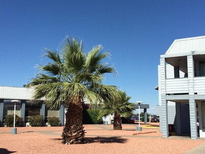 E-Z 8 Motel Phoenix Airporter