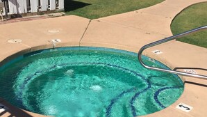 A circular swimming pool with a metal ladder and a number 3 sign on the edge. - E-Z 8 Motel Phoenix Airporter (Phoenix)