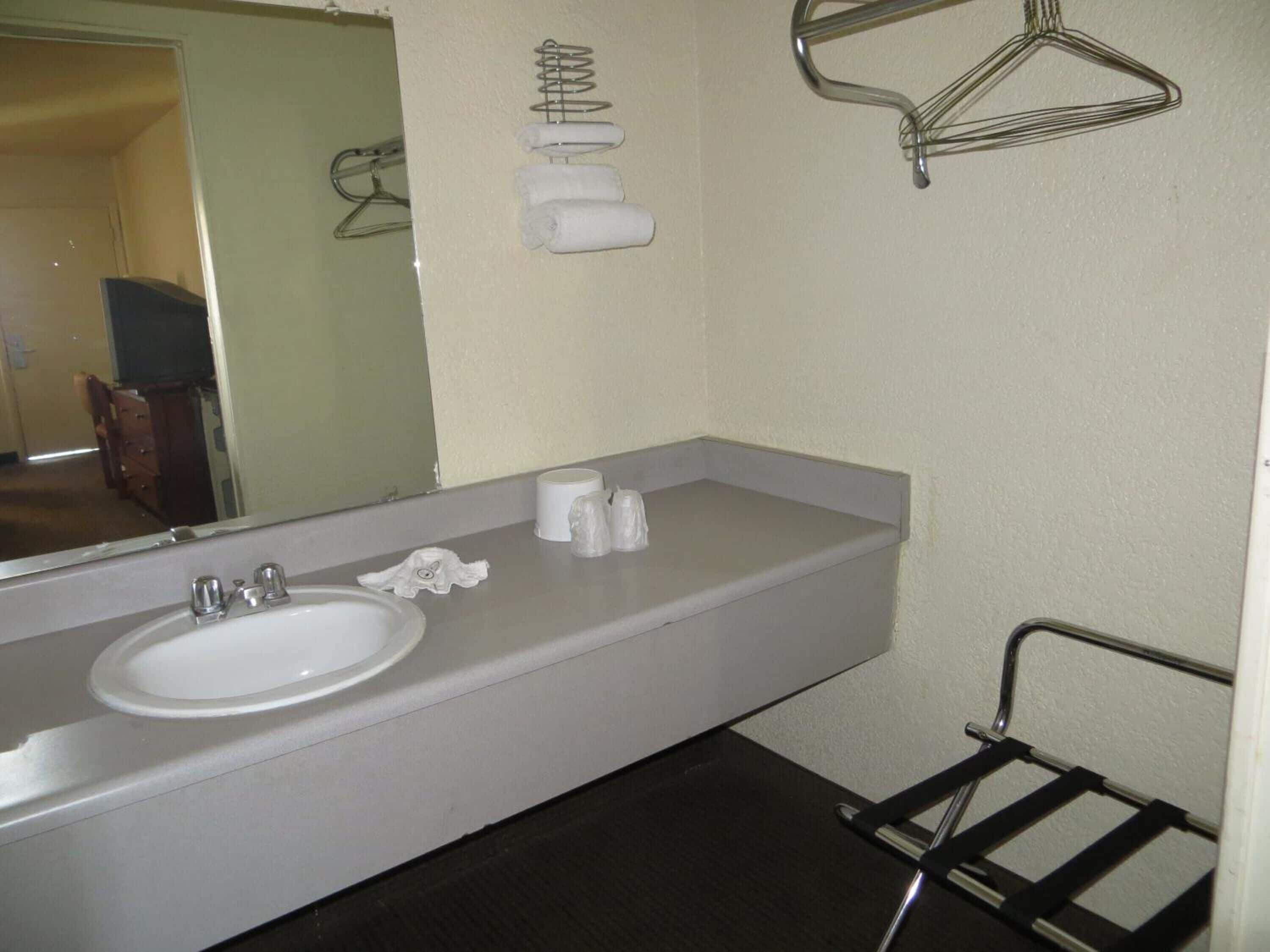 Photo - Premier Inns Metro Center