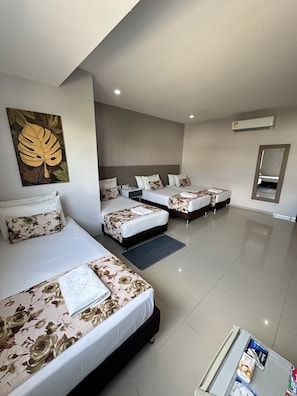 Chambre Triple | Minibar, bureau, rideaux occultants, Wi-Fi gratuit