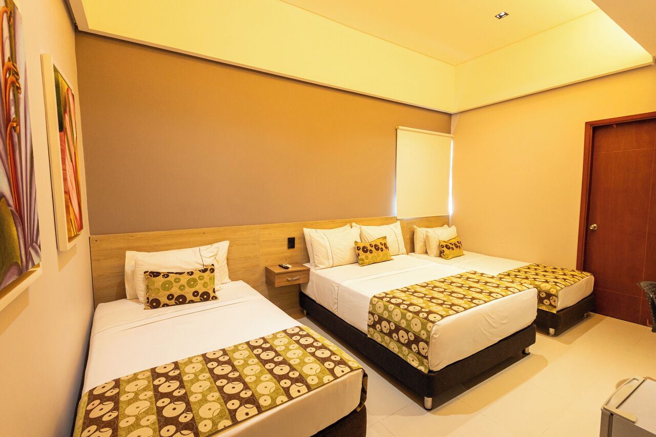 Minibar, escritorio, cortinas blackout y wifi gratis 