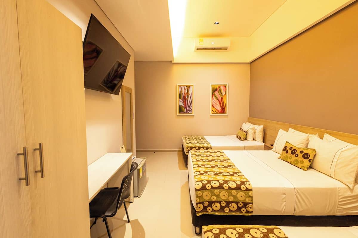 Chambre Triple | Minibar, bureau, rideaux occultants, Wi-Fi gratuit