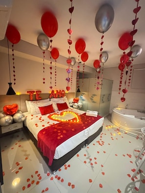 Premier Suite, 1 King Bed | Minibar, desk, blackout drapes, free WiFi