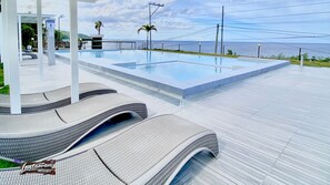 Outdoor pool - 24/7 Lantawan Resort (Oslob)