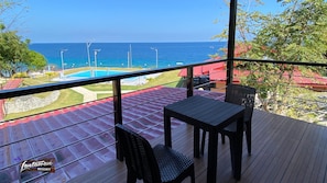 Executive Room | Desk, laptop workspace, free WiFi, bed sheets