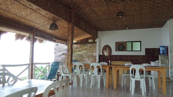 Café da manhã, almoço e jantar; culinária asiática