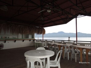 Breakfast, lunch, dinner served; Asian cuisine  - New Ocean Terrace Beach Resort (Santander)