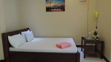 Deluxe Room | In-room safe, desk