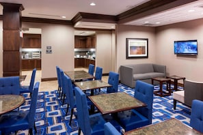 Free daily buffet breakfast - Residence Inn by Marriott Dallas Plano/Richardson (Plano)