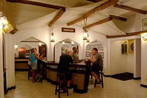 Bar (on property) - Bamburi Beach Hotel (Mombasa)