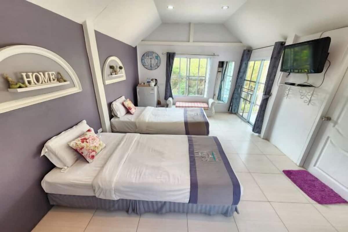 1 bedroom, desk, iron/ironing board, rollaway beds