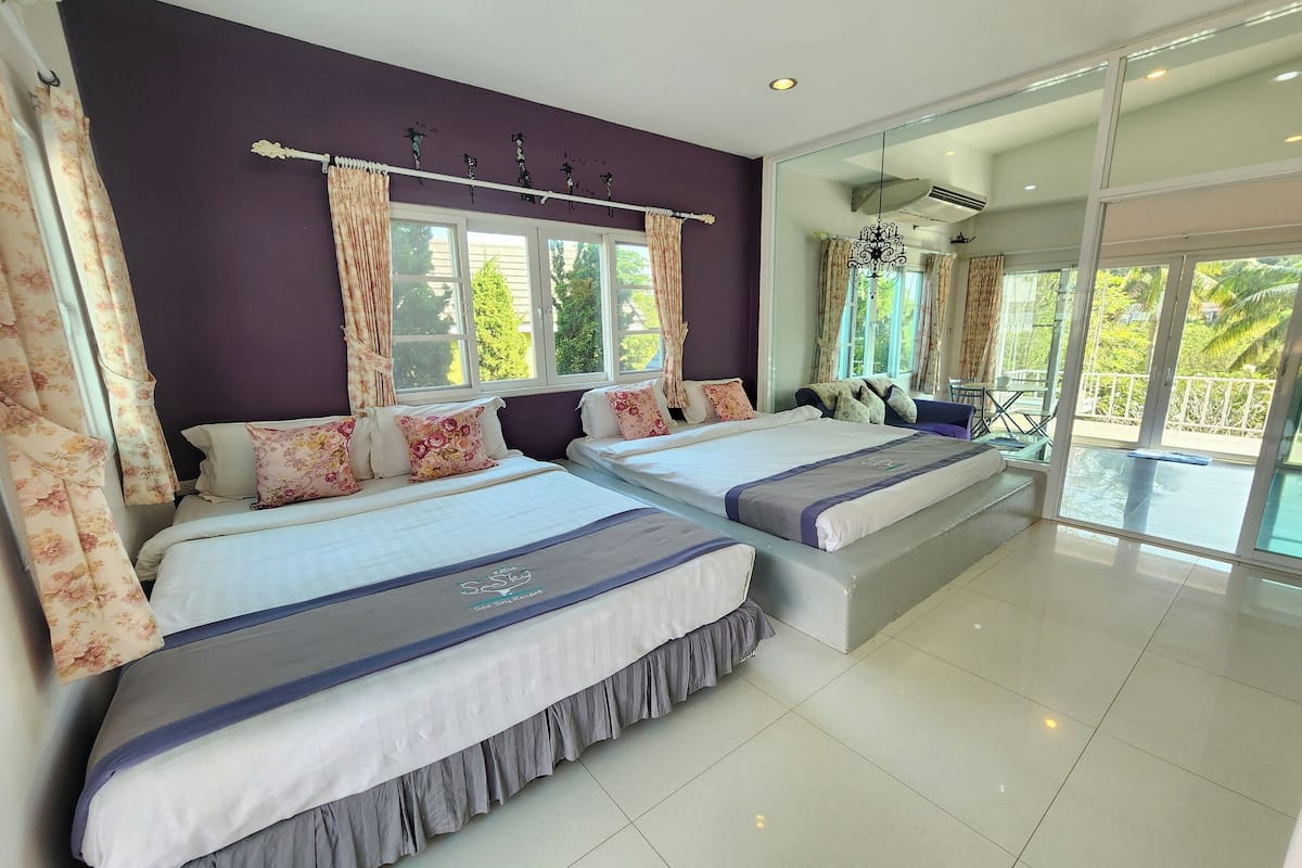 Morning Sky | 1 bedroom, desk, iron/ironing board, rollaway beds