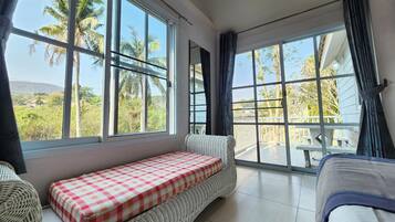 Autumn Sky | Bureau, fer et planche à repasser, lits pliants/supplémentaires