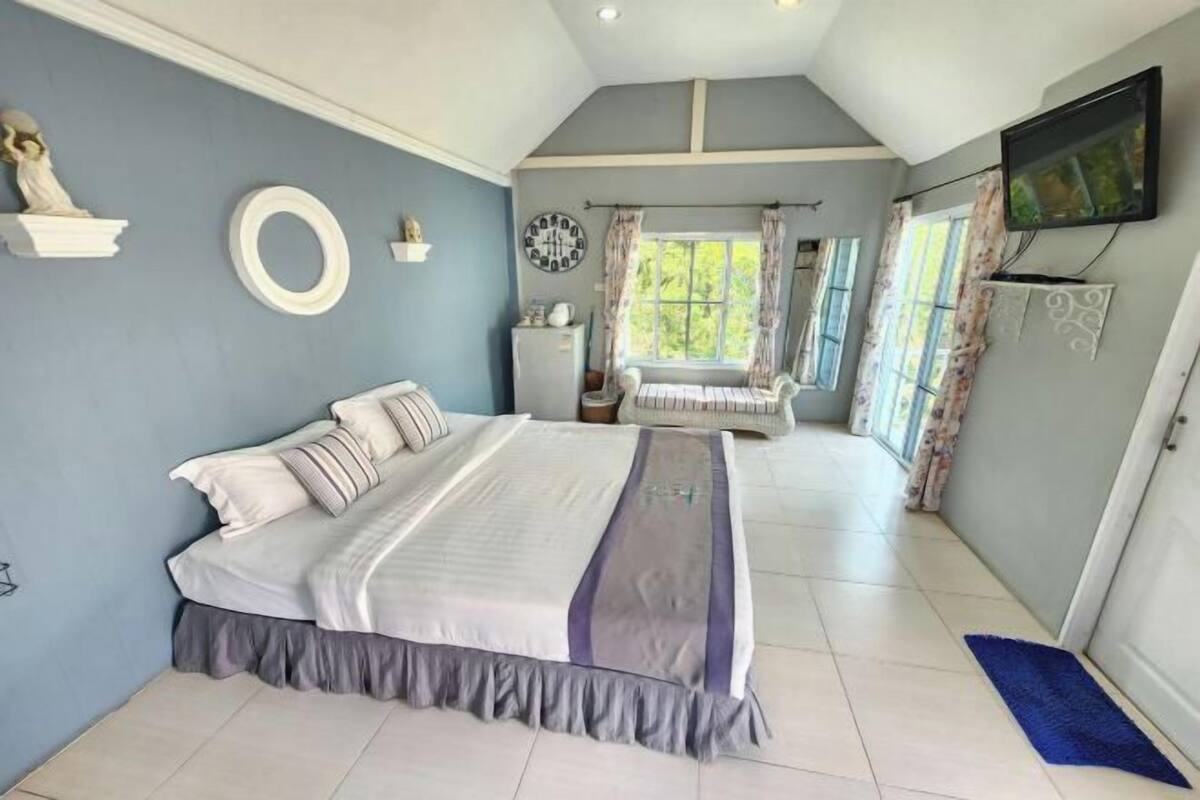 Desk, iron/ironing board (on request), rollaway beds (surcharge)
