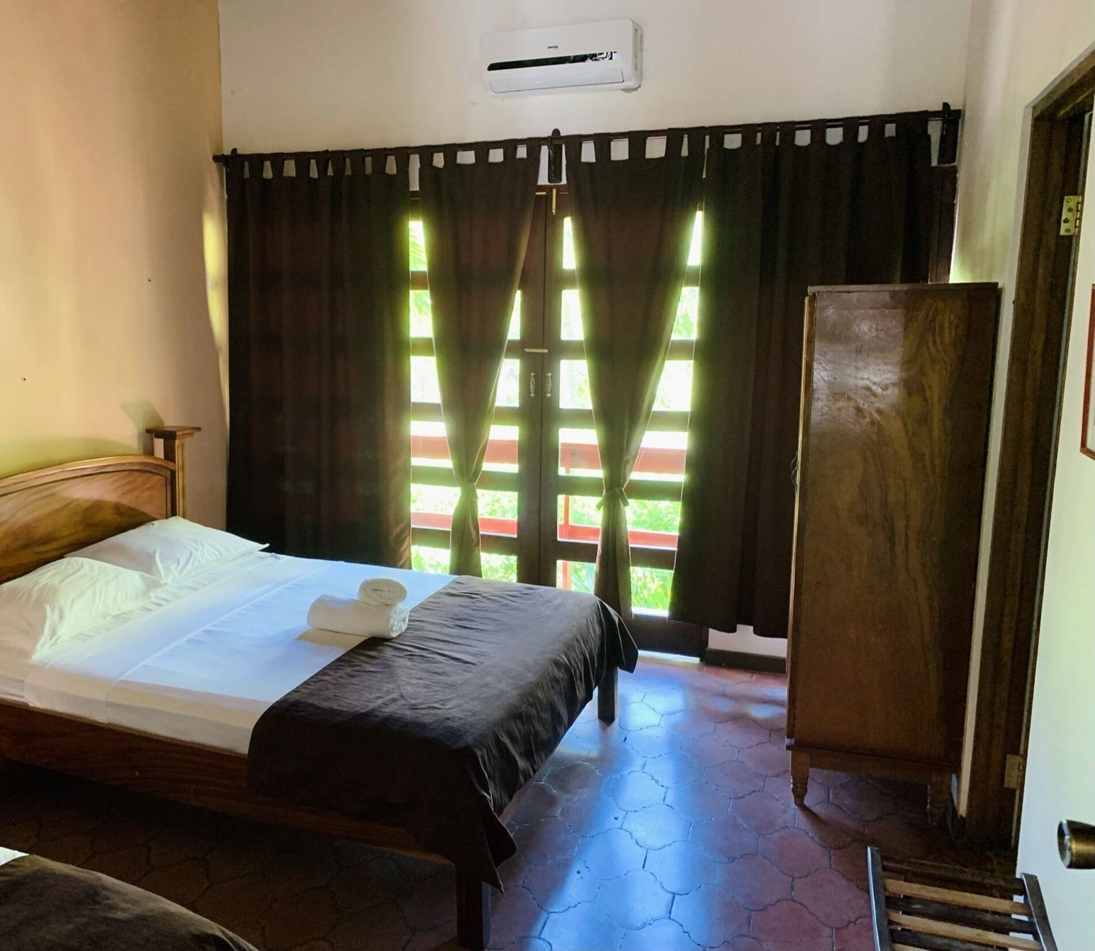 Premium bedding, minibar, free WiFi, bed sheets