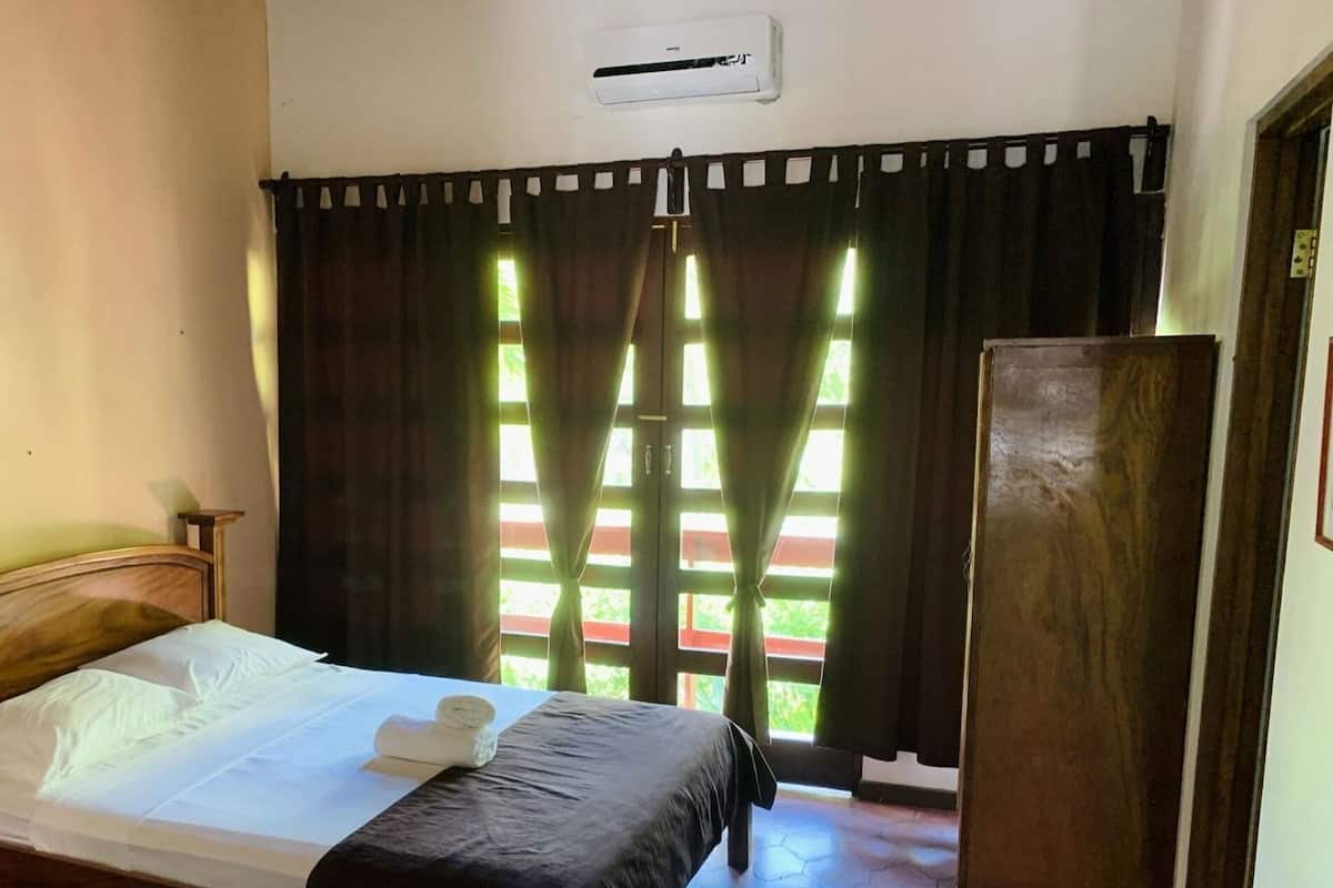 Hochwertige Bettwaren, Minibar, kostenloses WLAN, Bettwäsche