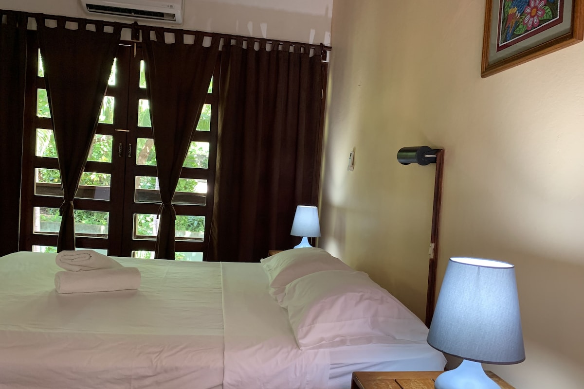Premium bedding, minibar, WiFi (free), bed sheets