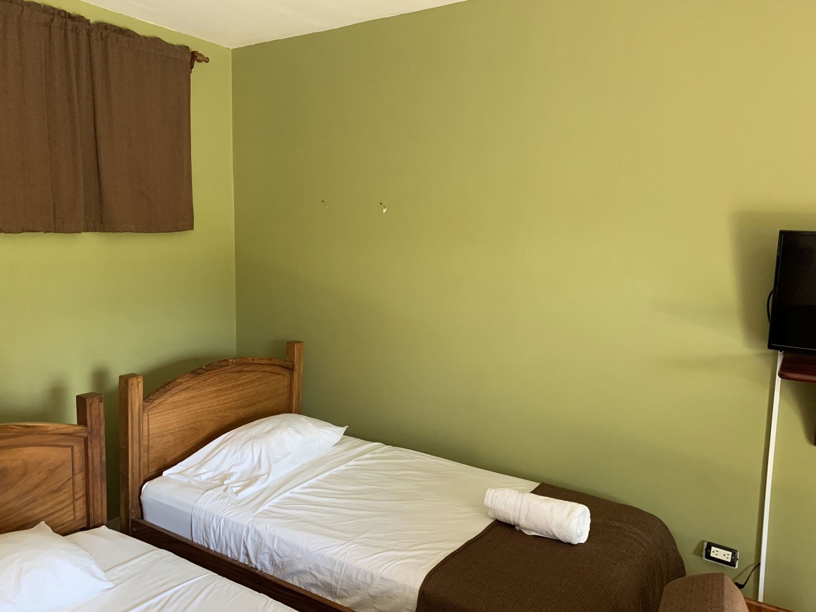 Premium bedding, minibar, free WiFi, bed sheets