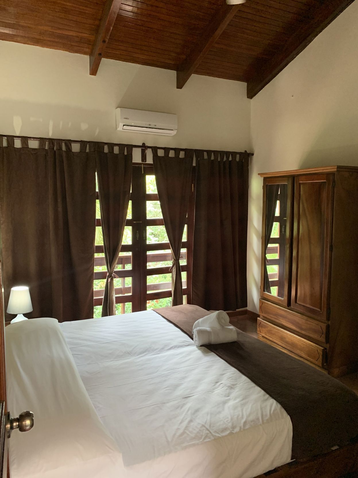 Premium bedding, minibar, free WiFi, bed sheets