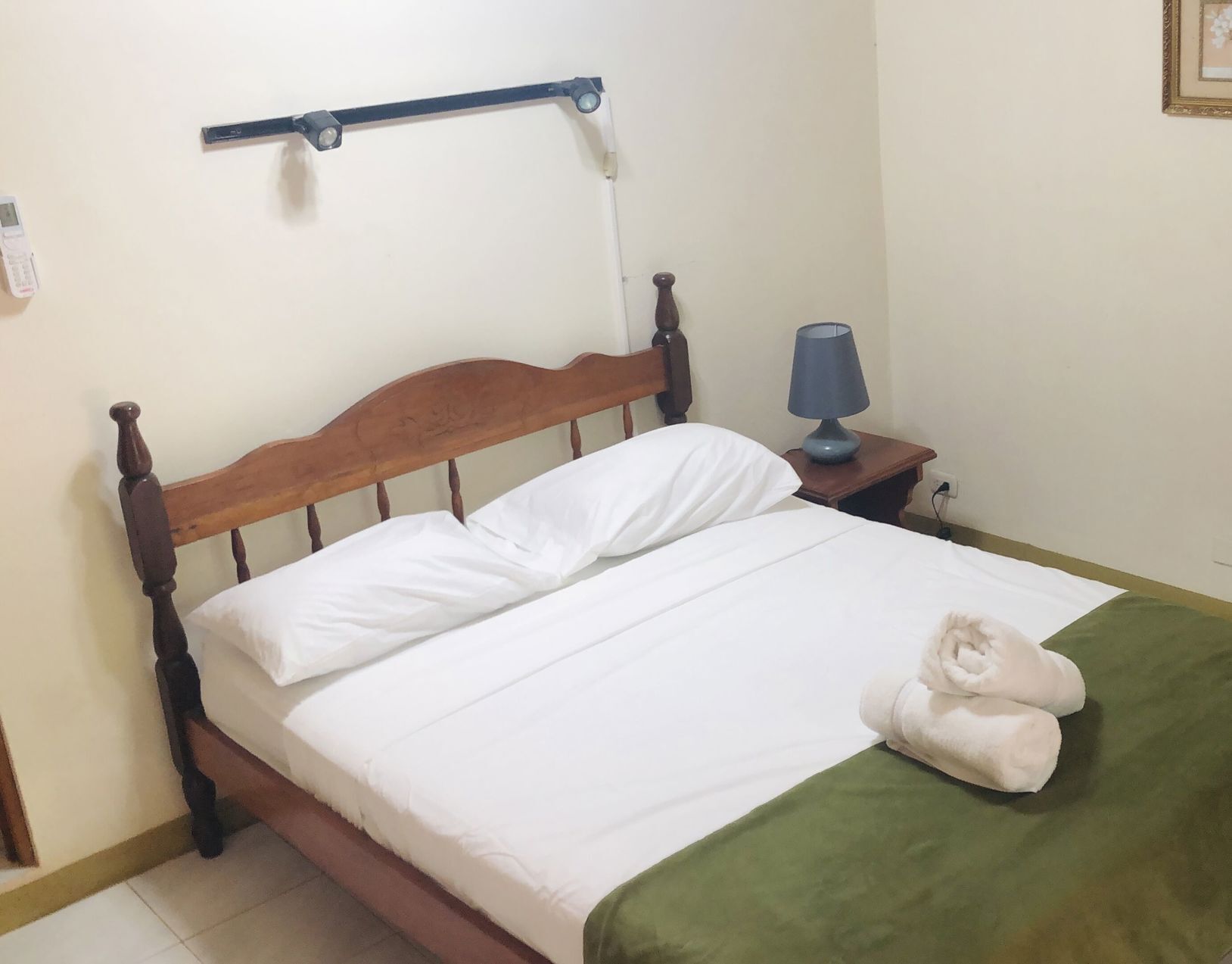 Premium bedding, minibar, free WiFi, bed sheets