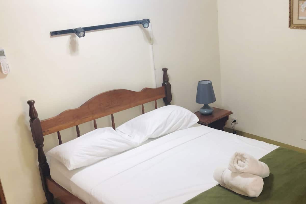 Hochwertige Bettwaren, Minibar, kostenloses WLAN, Bettwäsche