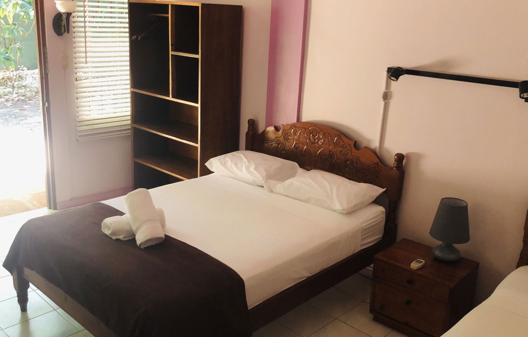 Premium bedding, minibar, free WiFi, bed sheets