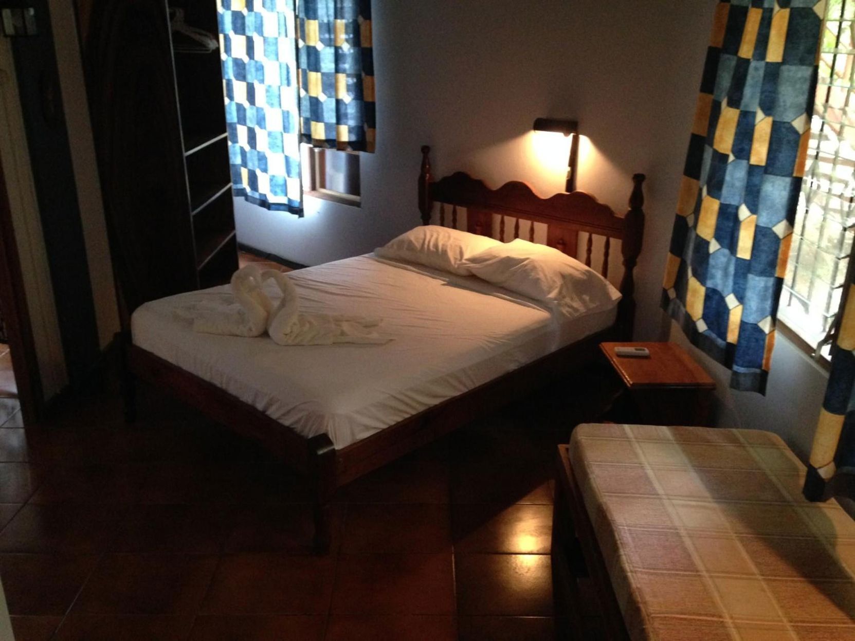 Premium bedding, minibar, free WiFi, bed sheets