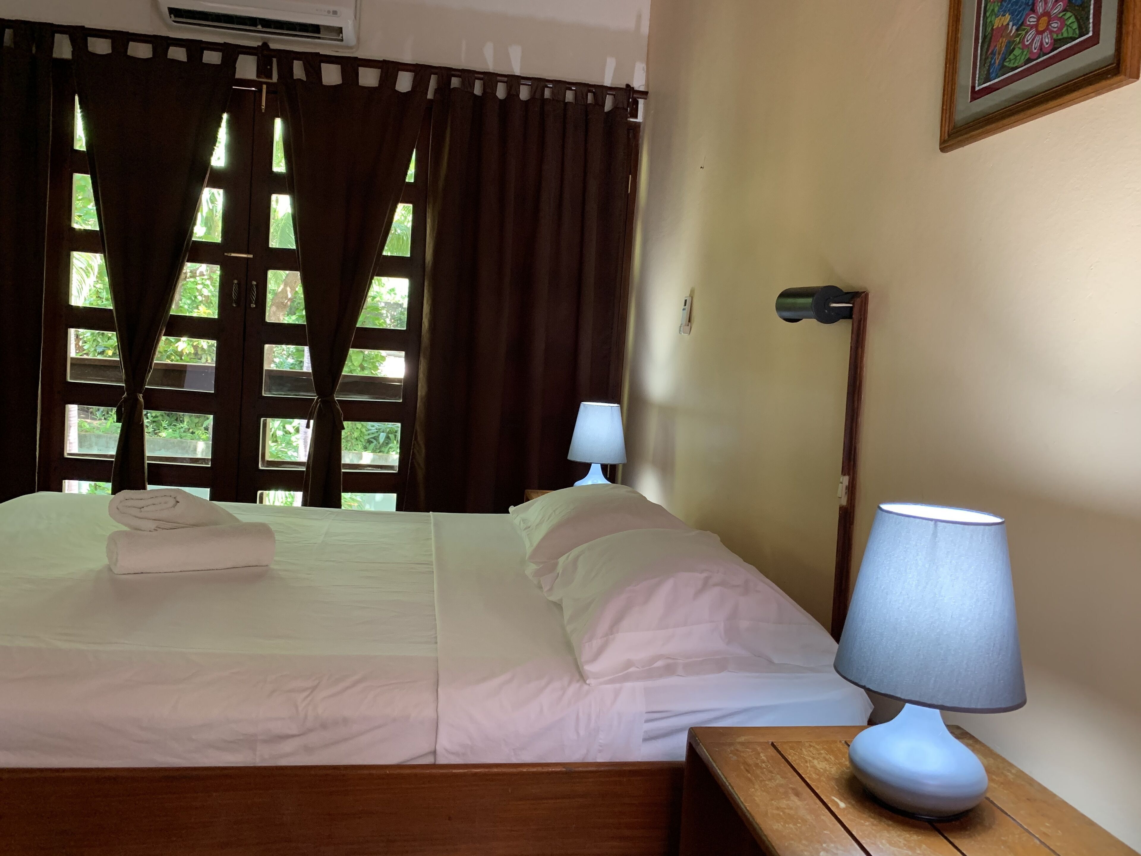 Premium bedding, minibar, free WiFi, bed sheets