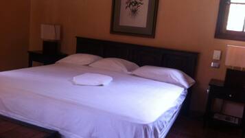 Escritorio, tabla de planchar con plancha y cunas gratuitas